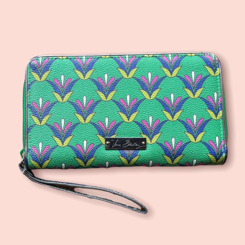 VERA BRADLEY emerald diamonds accordion zip-around wristlet wallet 8.25 x 4.75"